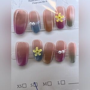 Nails with Floral Accents ( 5 for $20 U PICK! )💅🏼
BUNDLE 5 PAIRS FOR $20